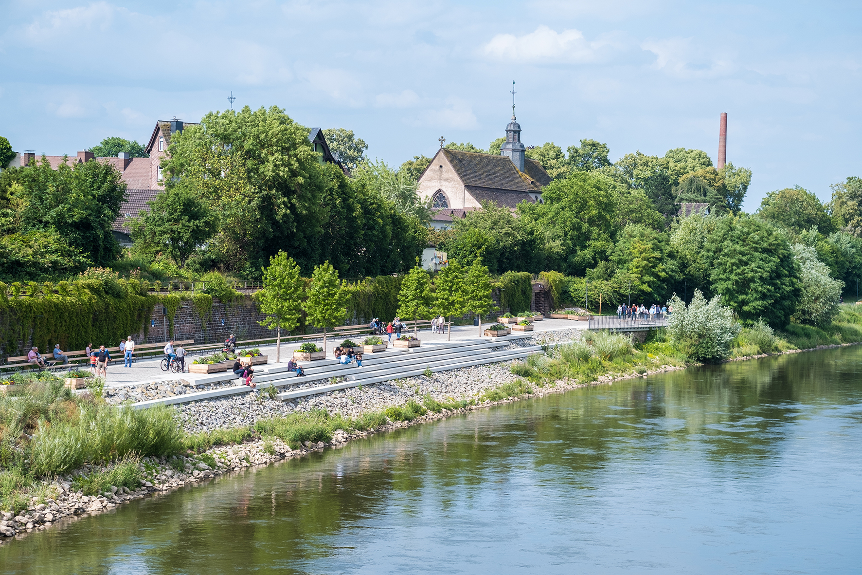 Flanieren, Verweilen, Radeln - zu Fuß und mit dem Rad entlang der Weser