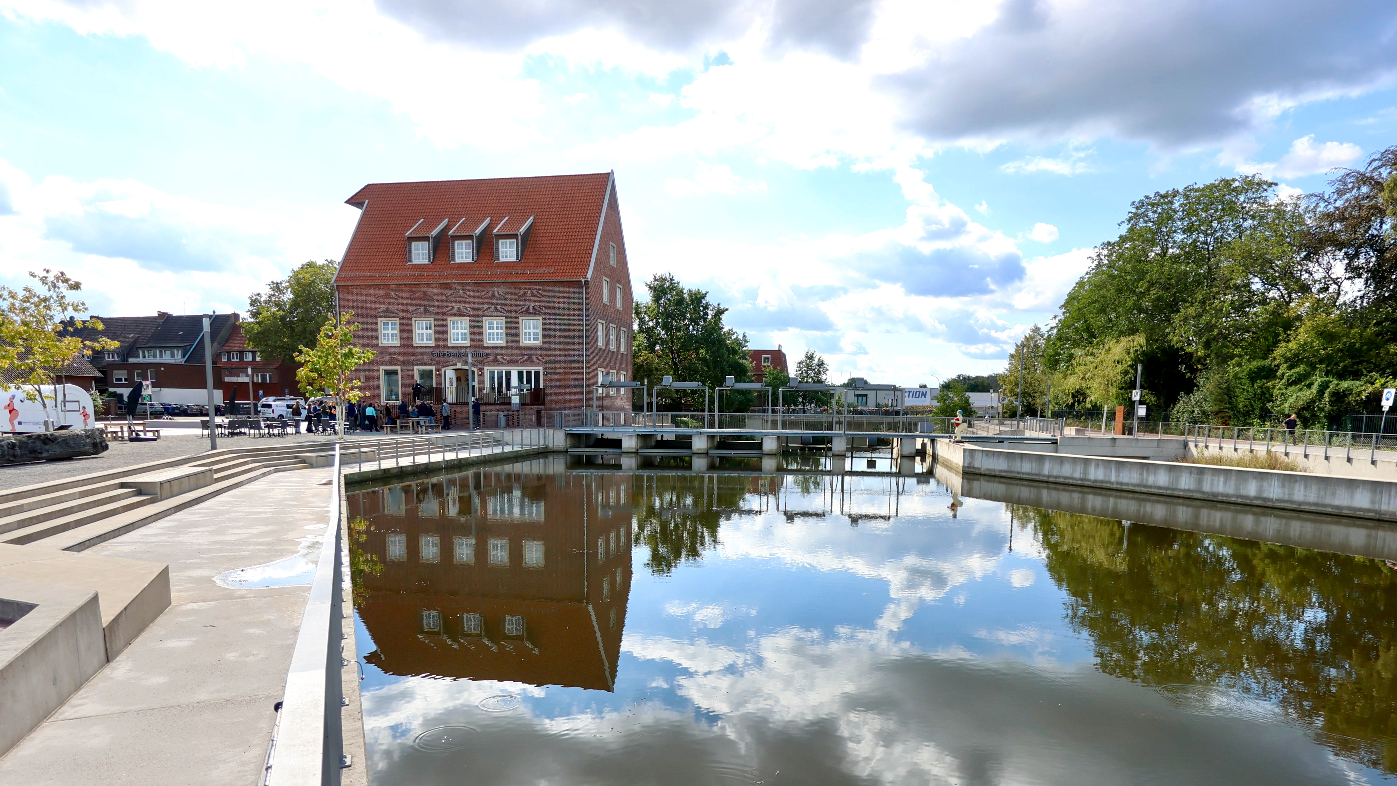 Blick von der Berkelpromenade auf die umgestaltete Berkelmühle