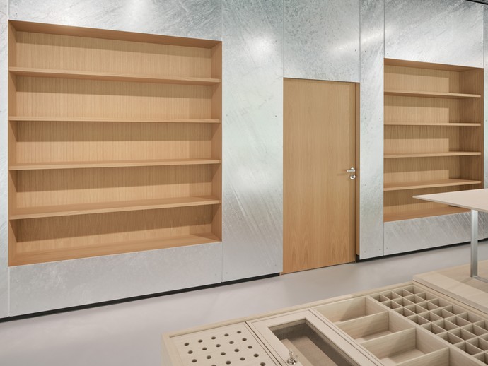 Innenansicht Museumsshop (vergrößerte Bildansicht wird geöffnet)