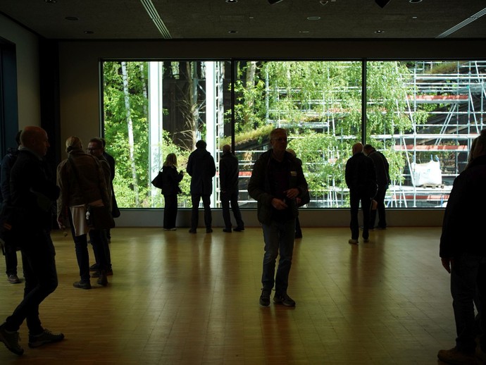 Lounge als Foyer-Erweiterung (vergrößerte Bildansicht wird geöffnet)