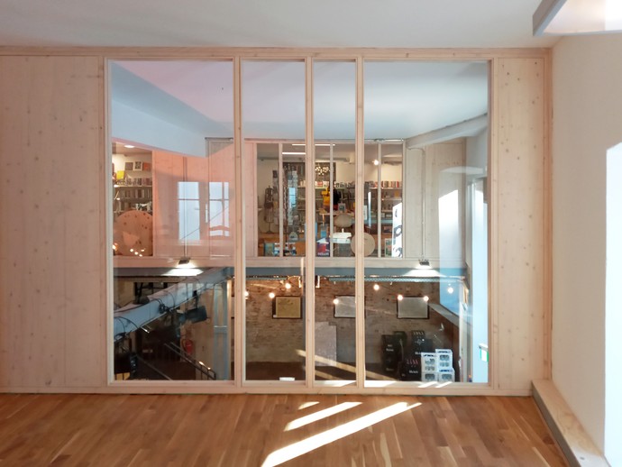 Geschoßdeckeneinbau während der Bauphase (vergrößerte Bildansicht wird geöffnet)