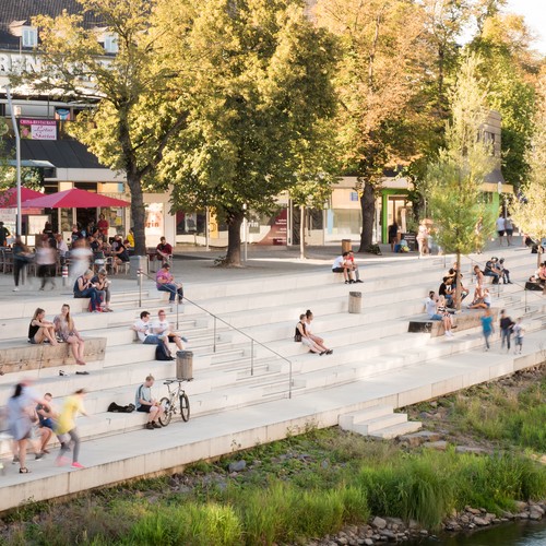 Ansicht: Sitzstufen an der Sieg