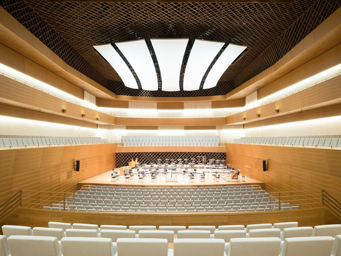 Blick in den Musiksaal (vergrößerte Bildansicht wird geöffnet)