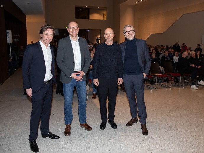 Gruppenbild der Ausrichter mit dem Gast Prof. Thomas Kröger (vergrößerte Bildansicht wird geöffnet)