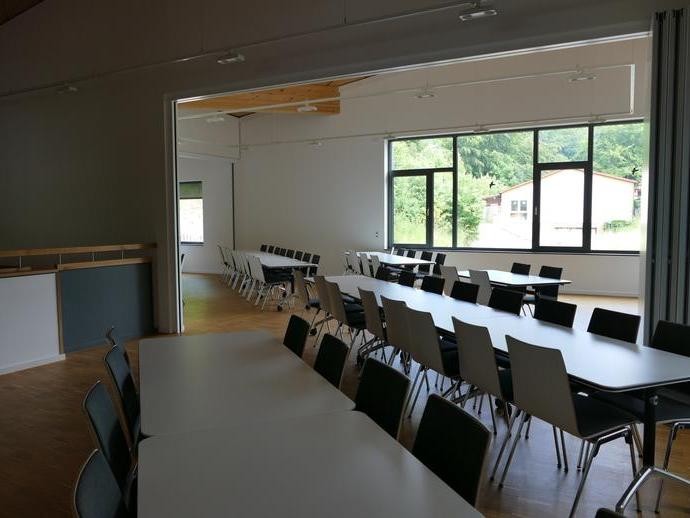 Innenansicht Veranstaltungssaal (vergrößerte Bildansicht wird geöffnet)