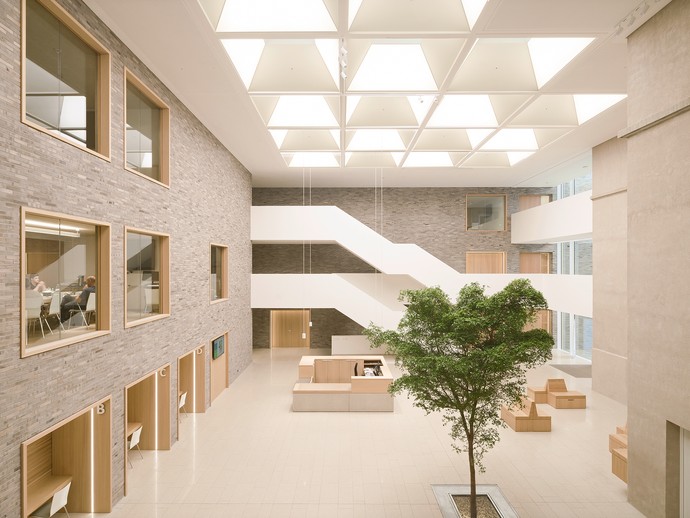 Geschoßdeckeneinbau während der Bauphase (vergrößerte Bildansicht wird geöffnet)