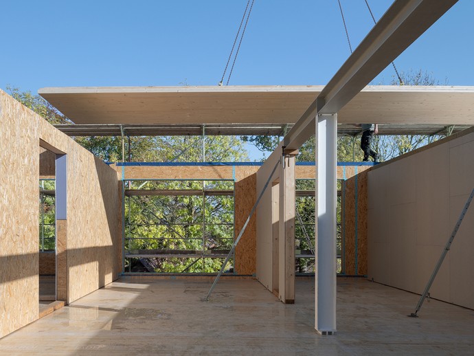 Geschoßdeckeneinbau während der Bauphase (vergrößerte Bildansicht wird geöffnet)