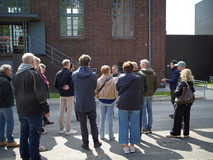 Gastiefkühlanlage (links) und Erweiterung der Antracenöl-Regenerierungsanlage (rechts) (vergrößerte Bildansicht wird geöffnet)