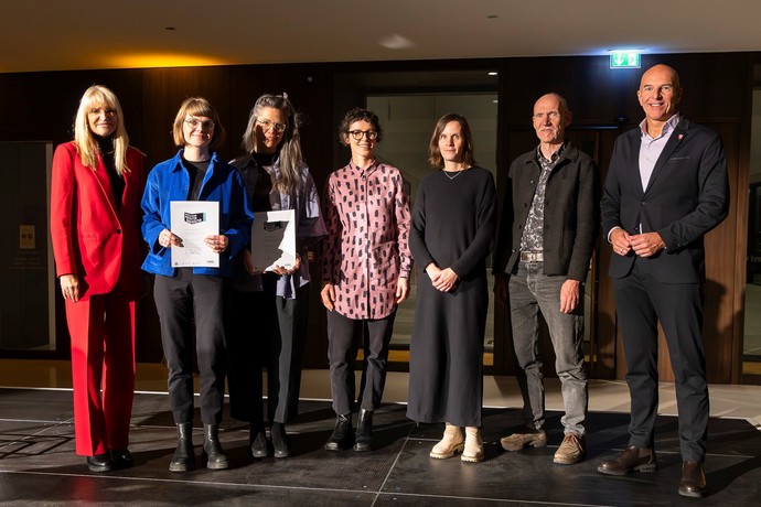 Gruppenbild Urkundenübergabe