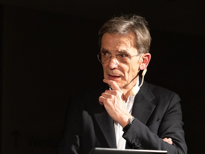 Porträt Prof. Matthias Sauerbruch (vergrößerte Bildansicht wird geöffnet)