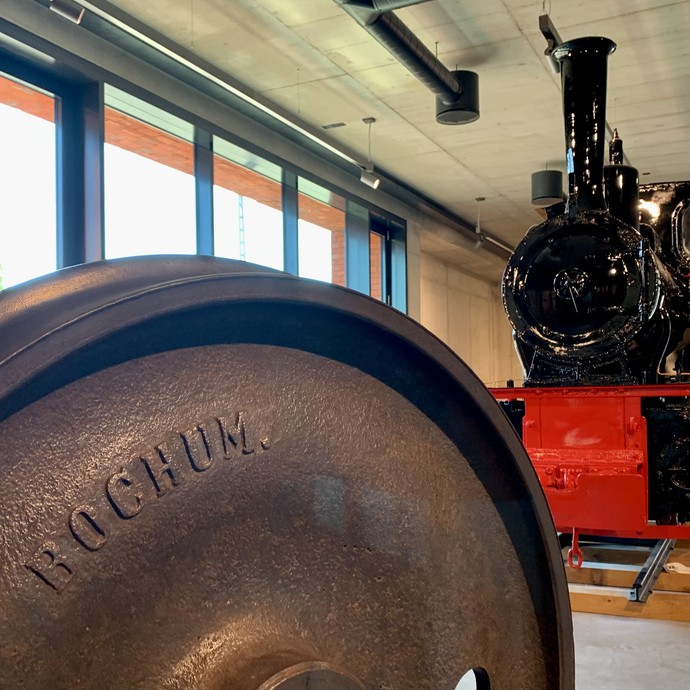 Ausstellungsobjekte im Empfangsgebäude (vergrößerte Bildansicht wird geöffnet)