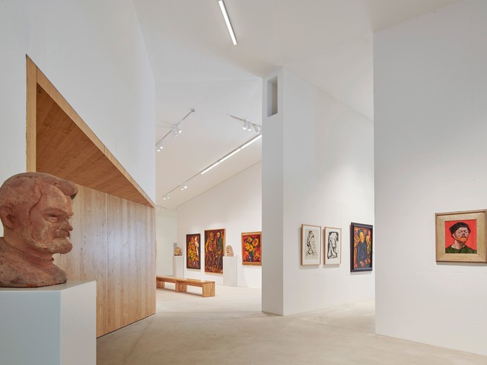 Blick in die Ausstellungsräume (vergrößerte Bildansicht wird geöffnet)