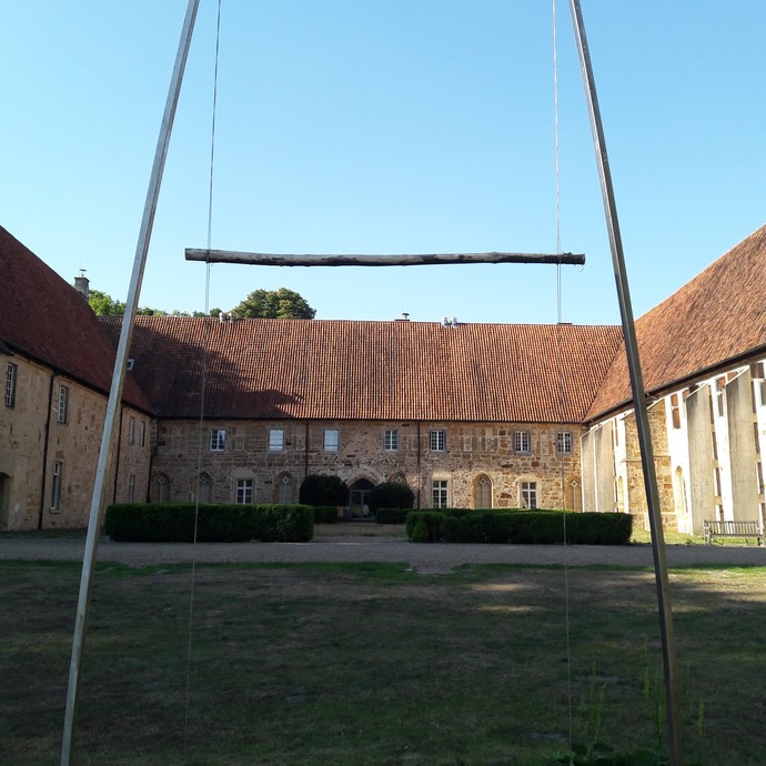 Kloster Innenhof (vergrößerte Bildansicht wird geöffnet)