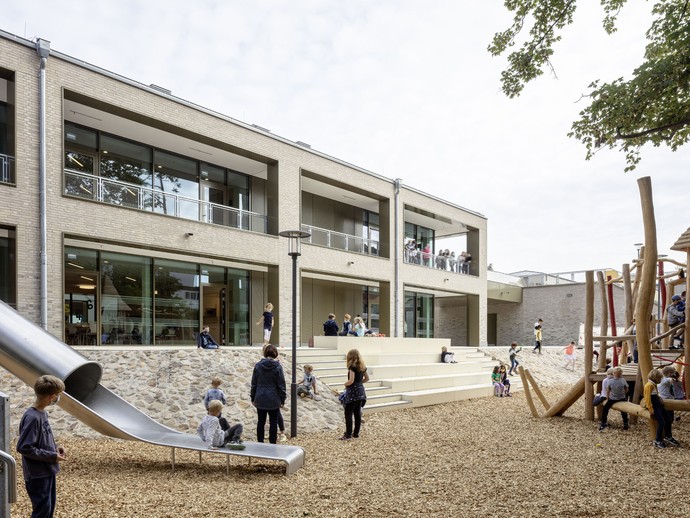 Ansicht neue Schulgebäude (vergrößerte Bildansicht wird geöffnet)