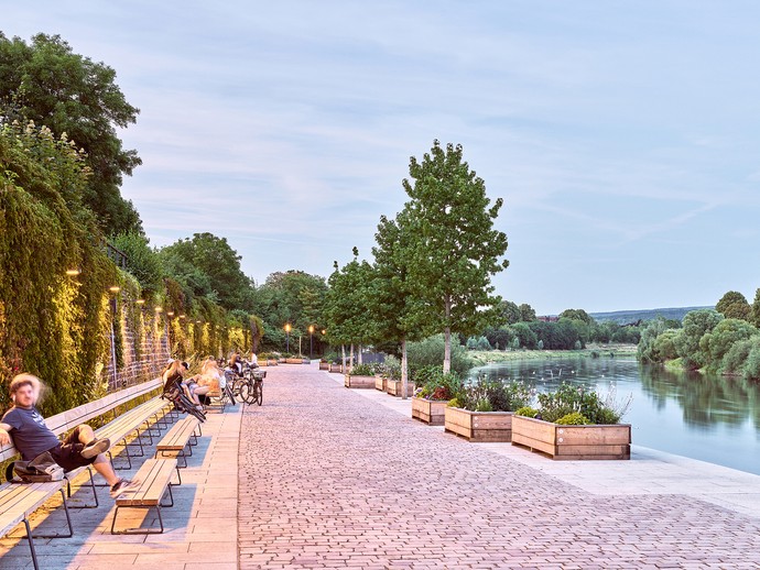 Treffpunkt zwischen Altstadt und Weser (vergrößerte Bildansicht wird geöffnet)