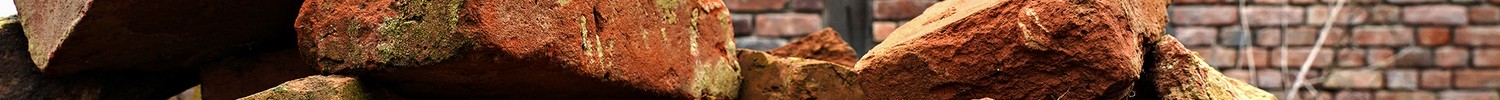 Zur Wiederverwendung gesammelte Ziegelsteine