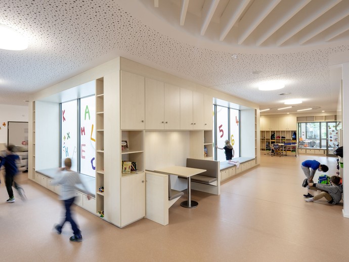 Innenräume des neuen Schulcampus (vergrößerte Bildansicht wird geöffnet)