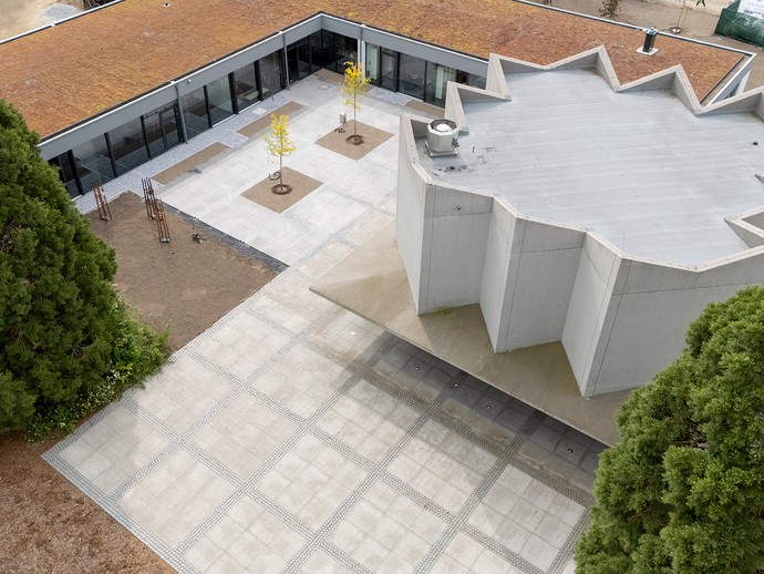 Geschoßdeckeneinbau während der Bauphase (vergrößerte Bildansicht wird geöffnet)