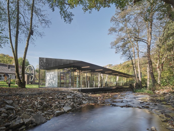 Ansicht EIngangsgebäude vom Mäckinger Bach (vergrößerte Bildansicht wird geöffnet)