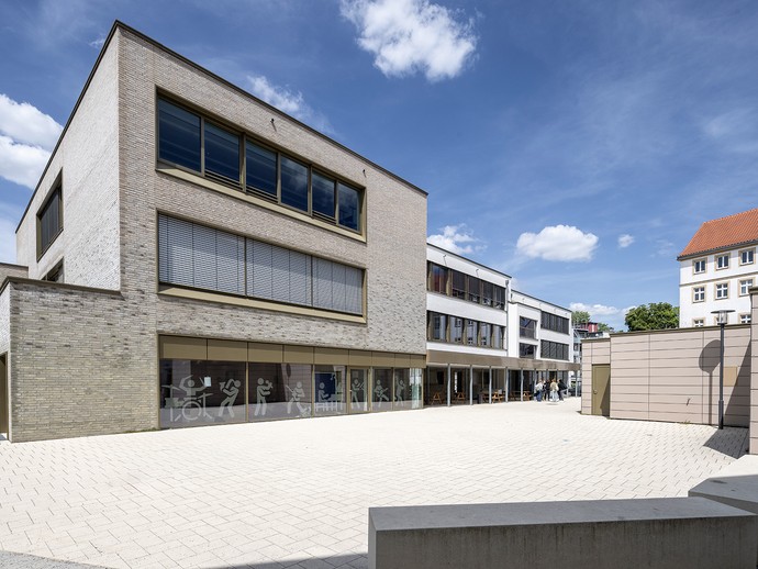 Ansicht neue Schulgebäude (vergrößerte Bildansicht wird geöffnet)