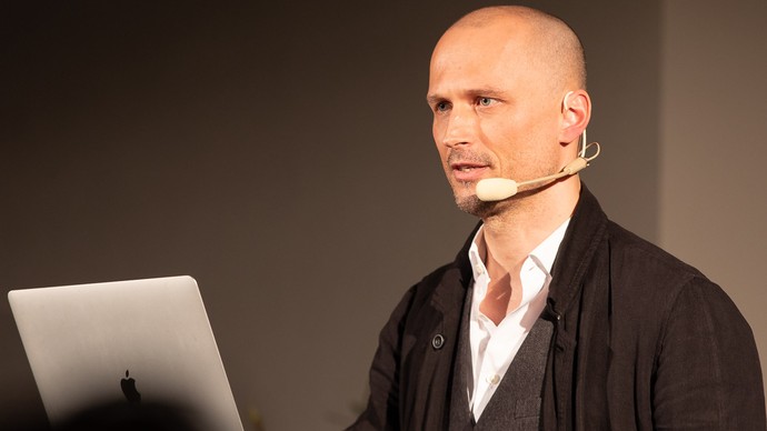 Axel Frühauf bei seinem Vortrag im LWL-Museum für Kunst und Kultur. Foto: BDA/Bomholt