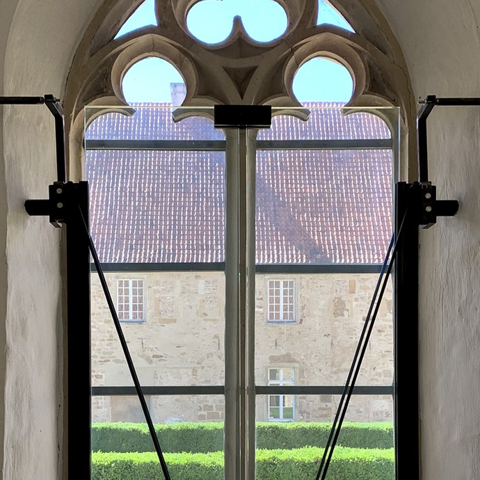 Fensterdetail Kloster Bentlage (vergrößerte Bildansicht wird geöffnet)