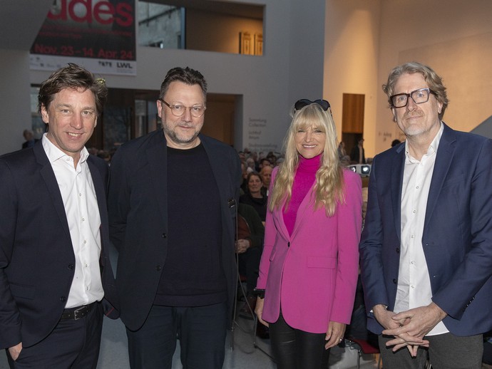 Gruppenbild der Ausrichter mit dem Gast des Abends (vergrößerte Bildansicht wird geöffnet)