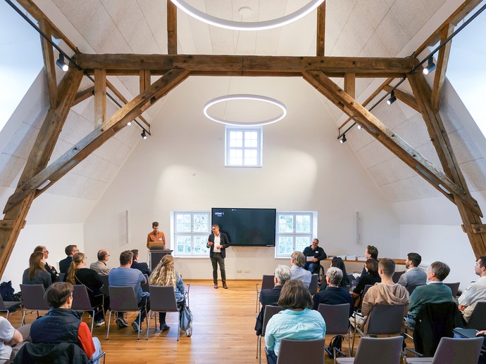 Begrüßung durch den Bürgmeister Berthold Dittmann im Mühlensaal (vergrößerte Bildansicht wird geöffnet)