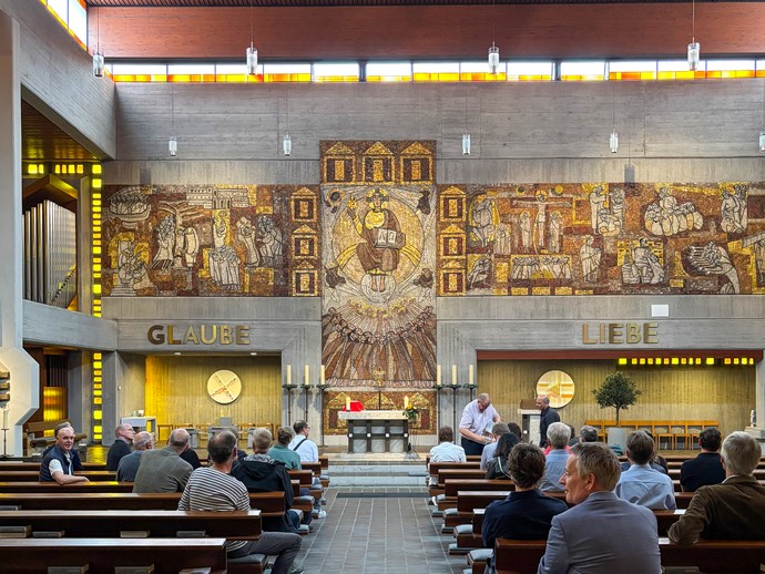 Innenraum von St. Bonifatius (vergrößerte Bildansicht wird geöffnet)