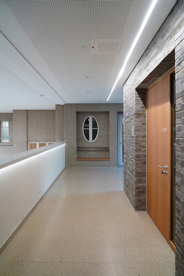 Wegeverbindung zwischen Neu- und Altbau