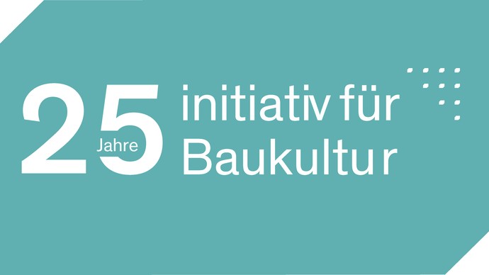 Eingang vom Gebäude das als Umbaulabor dient Eingang vom Gebäude das als Umbaulabor dient