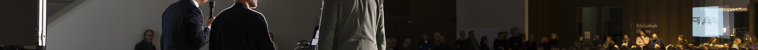Teilnehmende von Architektur im >Kontext< 2025 im Foyer vom LWL-Museum für Kunst und Kultur