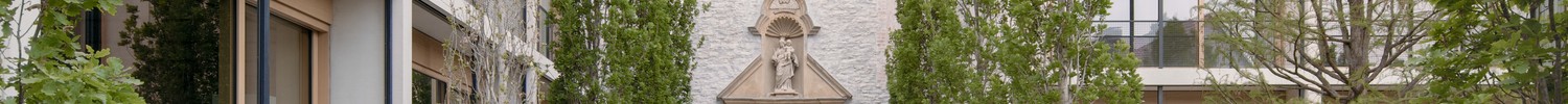 Jacoby Studios Paderborn. Haupteingang mit historische Kapellenfassade.